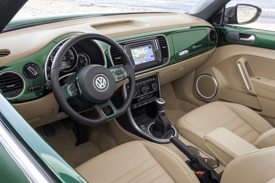 Торпедо Volkswagen Beetle Cabriolet 2016 года  (фото 4 из 21)